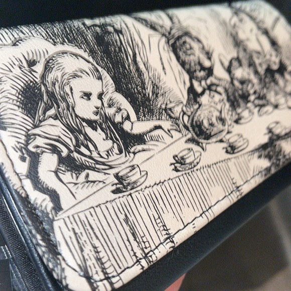 Loungefly Alice Sketch wallet - Picture 2 of 4